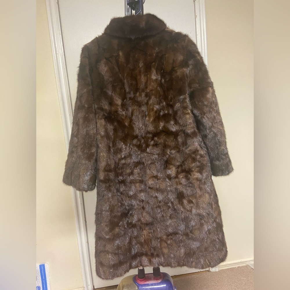A beautiful genuine mink fur coat. Made in Germany. - Picture 2 of 4